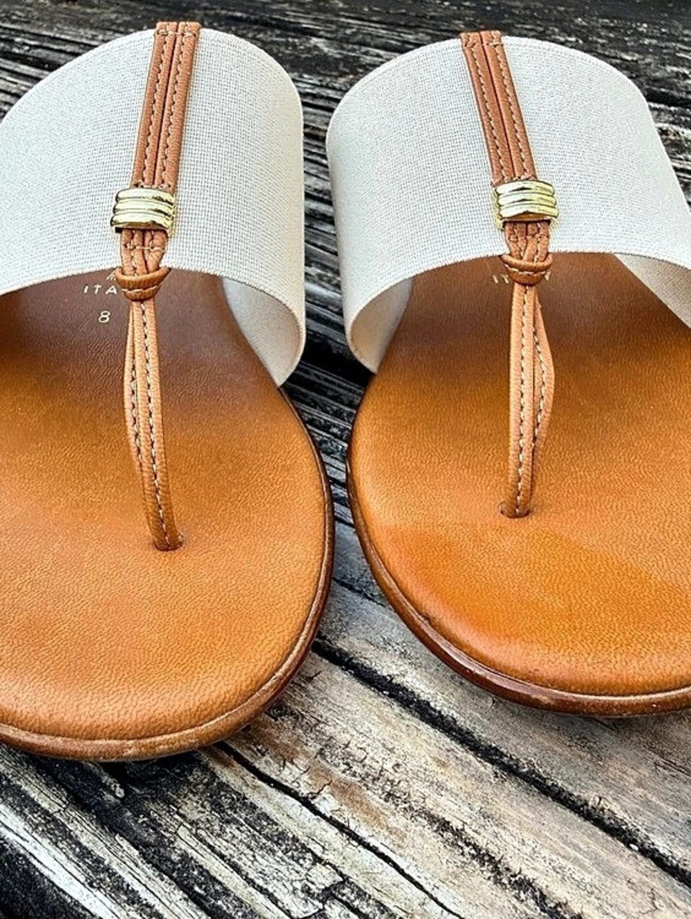 Italian Shoemakers Asher Thong Sandal Flat Thong Sandals in Taupe & Brown US 8
